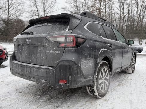 Used 2023 Subaru Outback Premium image 10