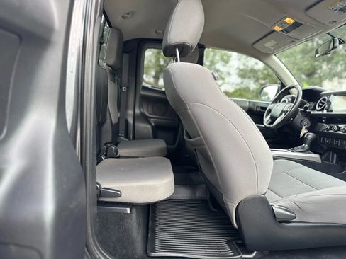 Used 2017 Toyota Tacoma SR5 w/ Tow Package RWD image 33