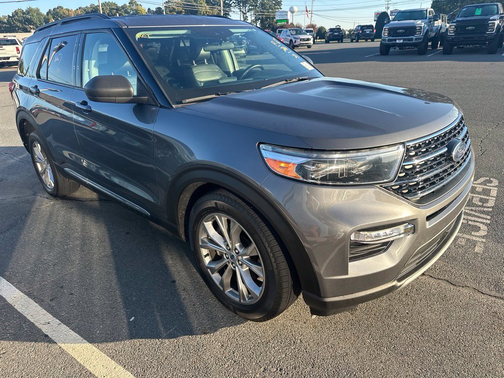Used 2023 Ford Explorer XLT w/ Equipment Group 202A AWD/4WD image 3
