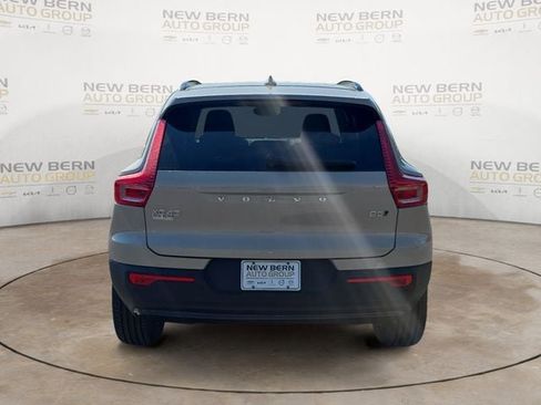 New 2026 Volvo XC40 B5 Core AWD/4WD image 4