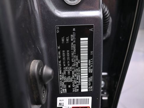 Used 2023 Toyota Highlander XLE FWD image 11