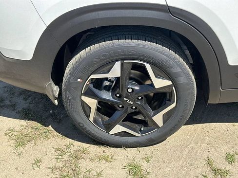 New 2026 Kia Seltos LX FWD image 17