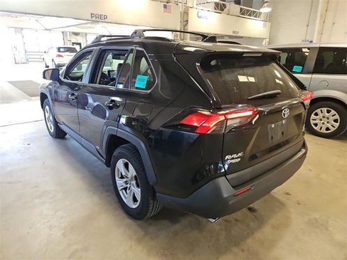 Used 2021 Toyota RAV4 XLE w/ Convenience Package AWD/4WD image 9