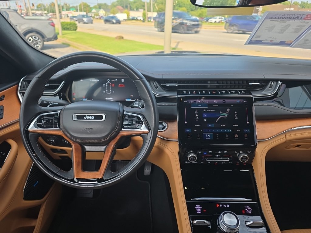Used 2023 Jeep Grand Cherokee L Summit AWD/4WD image 15
