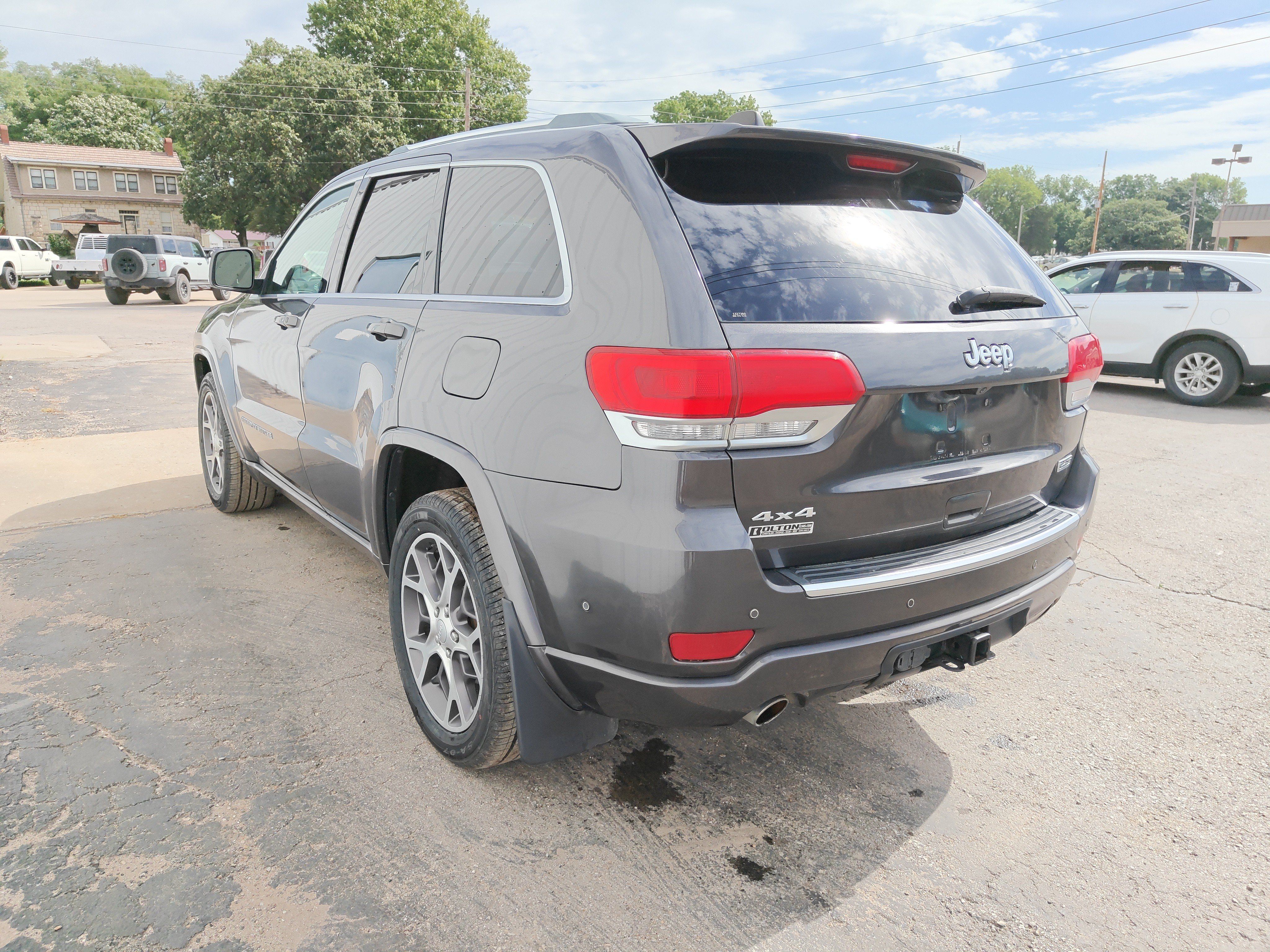 Used 2018 Jeep Grand Cherokee Limited AWD/4WD image 11