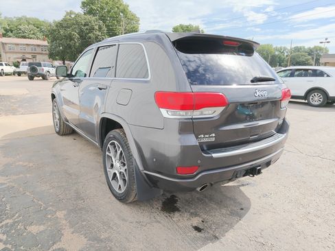 Used 2018 Jeep Grand Cherokee Limited AWD/4WD image 11