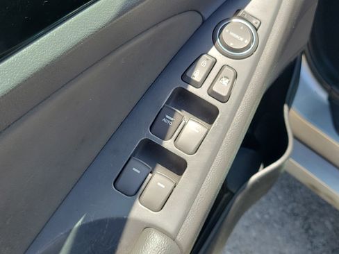 Used 2013 Hyundai Sonata Limited FWD image 15