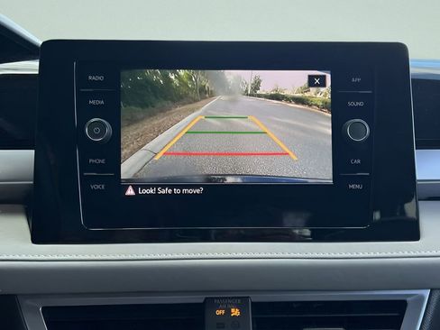 Used 2025 Volkswagen Taos SE image 17