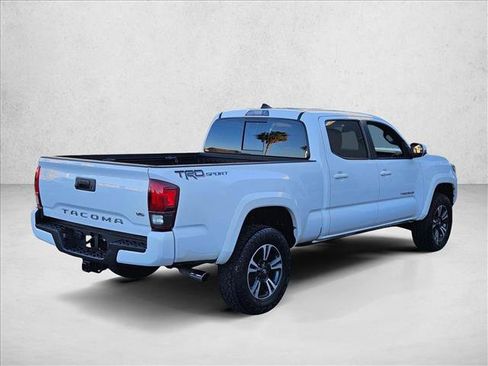 Used 2018 Toyota Tacoma TRD Sport image 5