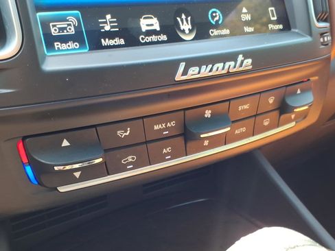 Used 2018 Maserati Levante S GranLusso AWD/4WD image 24