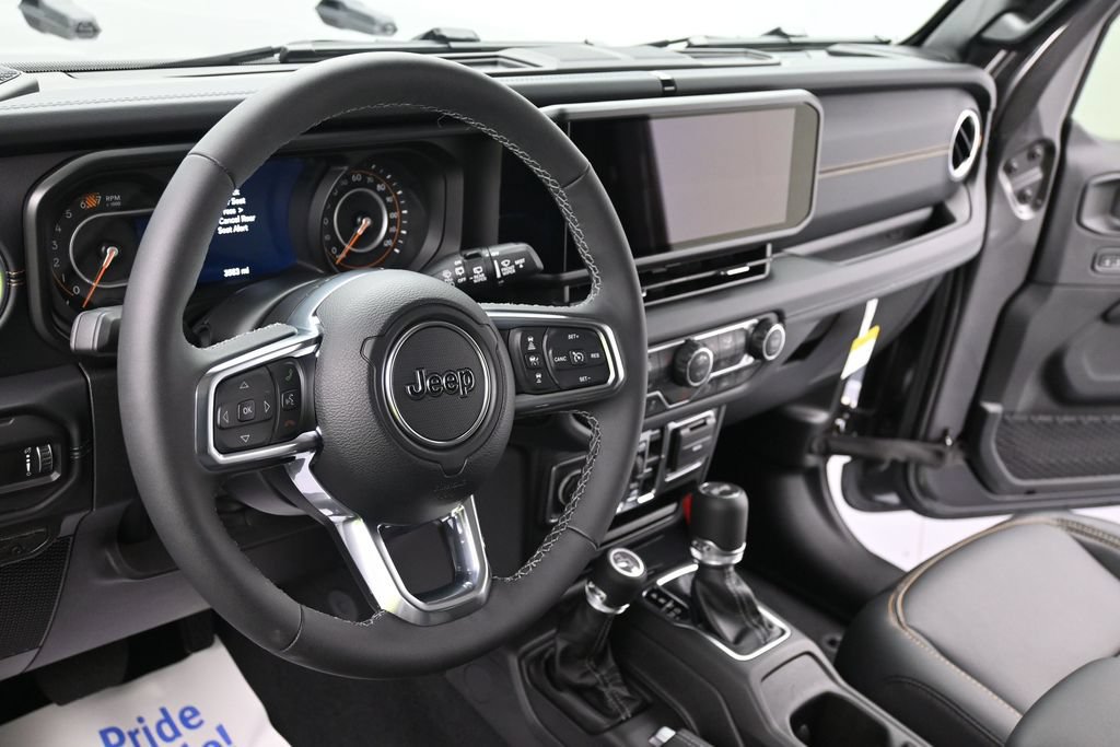 New 2026 Jeep Wrangler Unlimited Sahara AWD/4WD image 14