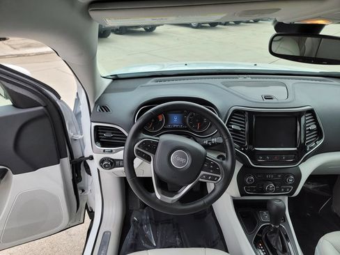 Used 2020 Jeep Cherokee Limited w/ Technology Group FWD image 18