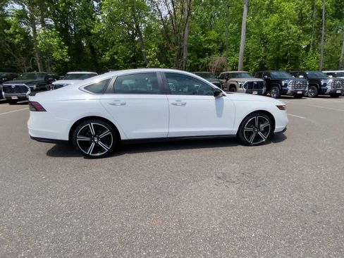 Used 2023 Honda Accord Sport image 9