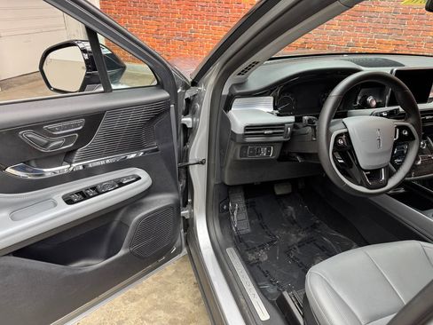 Used 2022 Lincoln Corsair AWD w/ Equipment Group 101A image 8