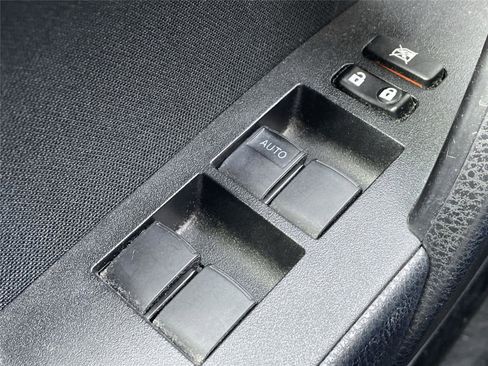 Used 2015 Toyota Corolla LE image 17