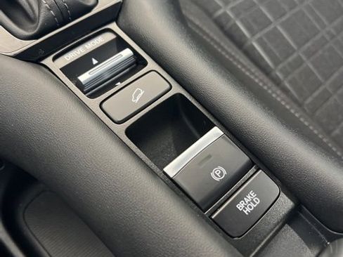 Used 2024 Honda HR-V LX image 31