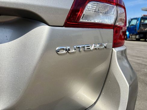 Used 2015 Subaru Outback 2.5i Limited AWD/4WD image 22