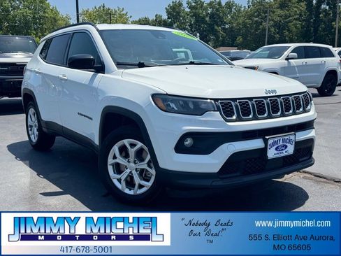 Used 2024 Jeep Compass Latitude AWD/4WD image 1