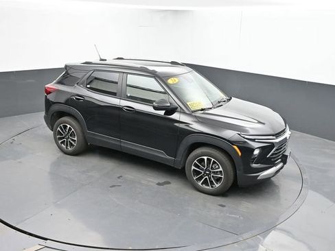 Used 2024 Chevrolet TrailBlazer LT w/ LT Cold Weather Package AWD/4WD image 35