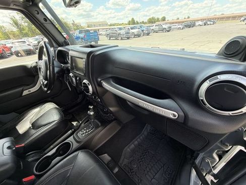 Used 2014 Jeep Wrangler Unlimited Rubicon w/ Connectivity Group AWD/4WD image 26
