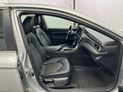 Used 2020 Toyota Camry SE image 14