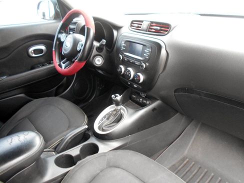 Used 2015 Kia Soul + image 23