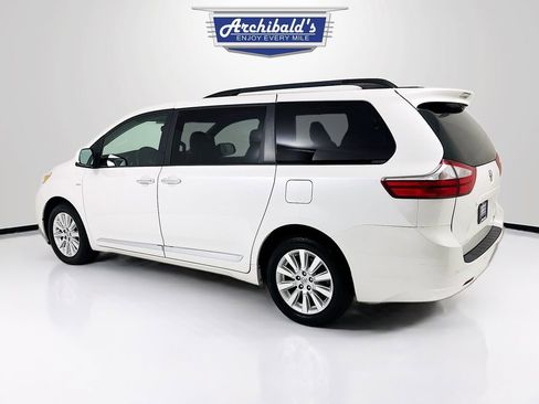 Used 2016 Toyota Sienna XLE image 4