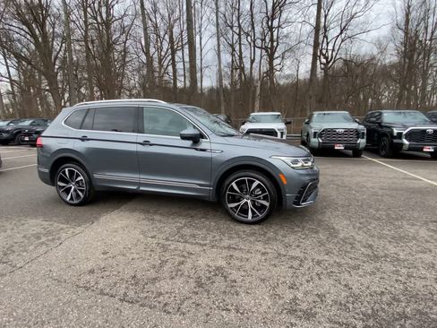 Used 2024 Volkswagen Tiguan SEL R-Line AWD/4WD image 4
