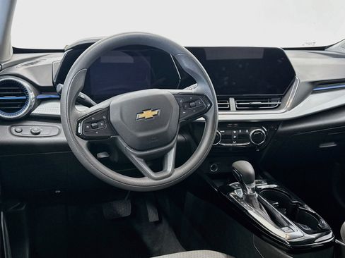 Used 2026 Chevrolet Trax LT FWD image 17