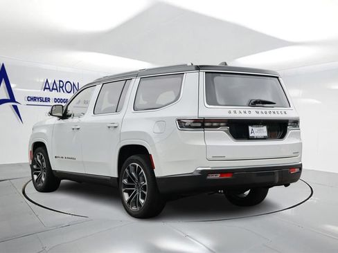 Used 2022 Jeep Grand Wagoneer Series III w/ Rear Seat Video Group 1 AWD/4WD image 2