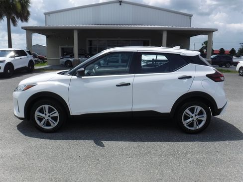 Used 2022 Nissan Kicks S FWD image 1