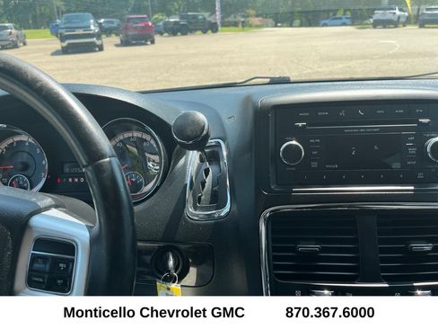 Used 2017 Dodge Grand Caravan SE w/ UConnect Hands-Free Group FWD image 18