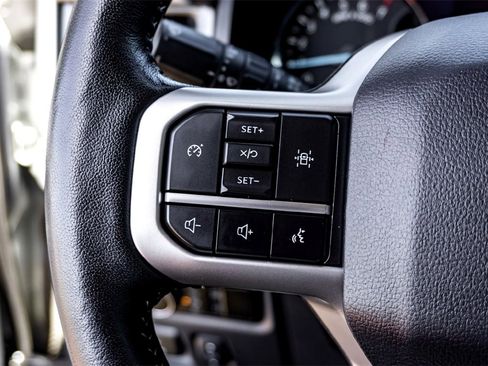 Used 2024 Ford Expedition XLT image 18