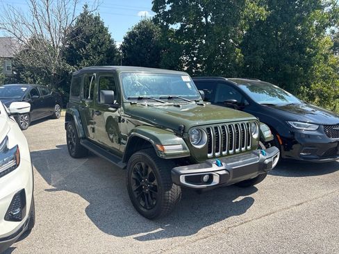 Used 2023 Jeep Wrangler Unlimited Sahara w/ Cold Weather Group AWD/4WD image 2