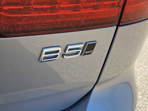 Used 2025 Volvo V60 B5 Cross Country Plus AWD/4WD image 6