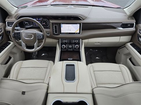 Used 2021 GMC Yukon XL Denali w/ Denali Premium Package image 29