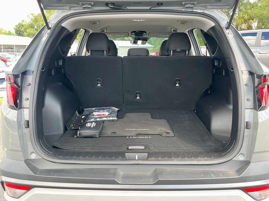 Used 2025 Hyundai Tucson SE FWD image 23