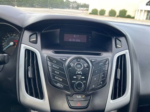 Used 2012 Ford Focus SE FWD image 22