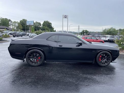 Used 2016 Dodge Challenger SRT w/ Technology Group RWD image 4