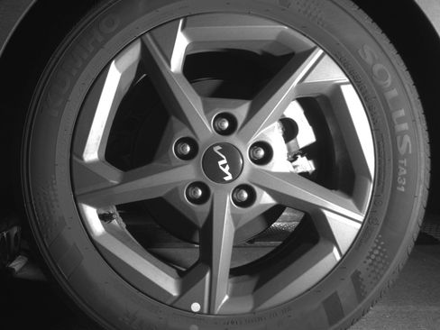 Used 2025 Kia K4 LXS image 14