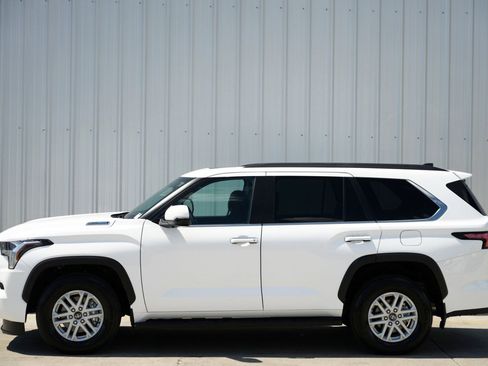 Used 2025 Toyota Sequoia SR5 image 9