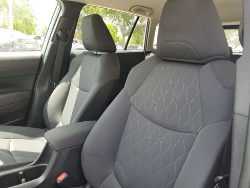 Certified 2024 Toyota Corolla Cross LE FWD image 17