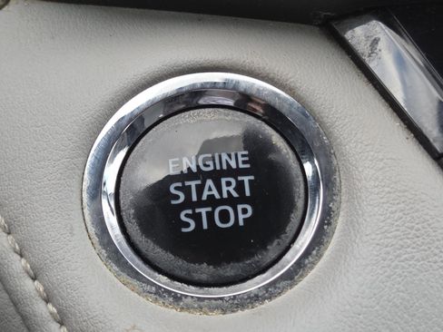 Used 2015 Toyota RAV4 Limited w/ Technology Package FWD image 7