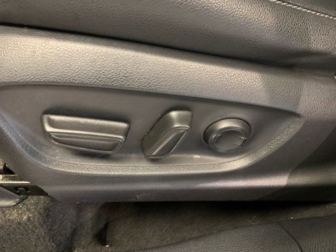 Used 2022 Toyota Corolla Cross XLE w/ Convenience Package image 16