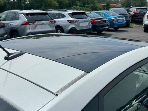 Used 2011 Toyota Prius Three w/ Solar Roof Pkg FWD image 27