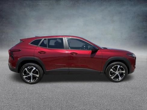 Used 2024 Chevrolet Trax RS w/ Sunroof Package FWD image 5