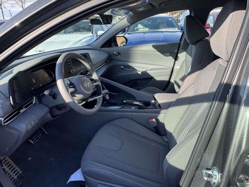 Certified 2025 Hyundai Elantra Sport image 13
