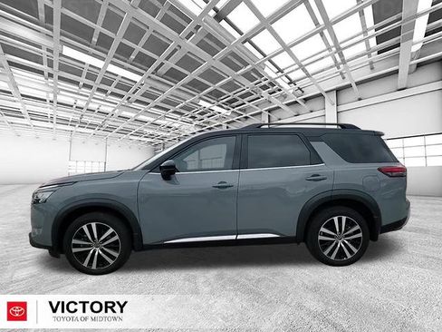 Used 2024 Nissan Pathfinder Platinum image 6