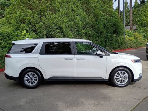Used 2022 Kia Carnival LX FWD image 3