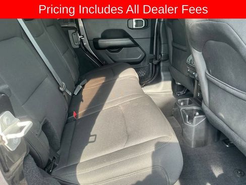 Used 2018 Jeep Wrangler Unlimited Sahara AWD/4WD image 19